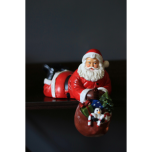 Santa Lying - Shelf